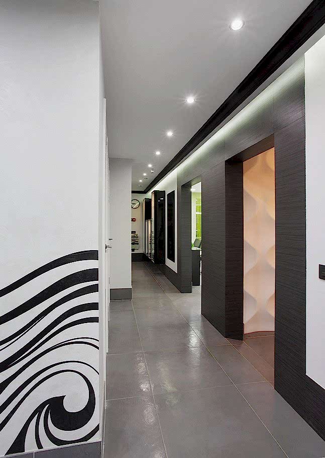 Коридор салона красоты. После