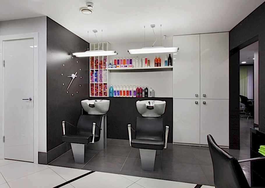 Парикмахерский зал. После