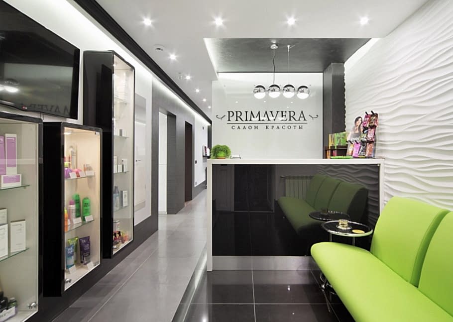 Холл салона красоты. После